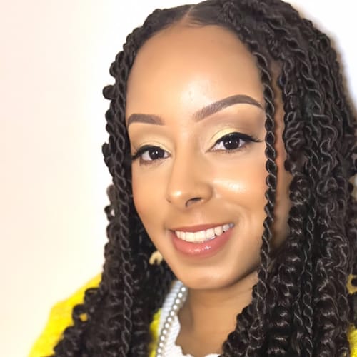 Headshot of Trinasia Jones, LICSW