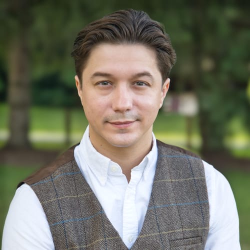 Headshot of Igor Light, LMHC