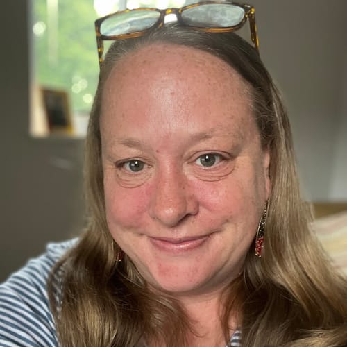 Headshot of Laura Davin, LISW_S
