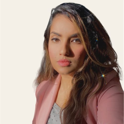 Headshot of Arooj Chaudhry, LCSW