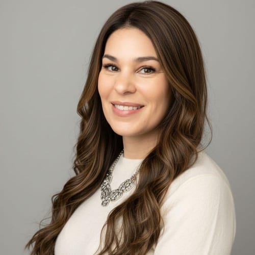 Headshot of Alyssa Momtaheni, LMFT