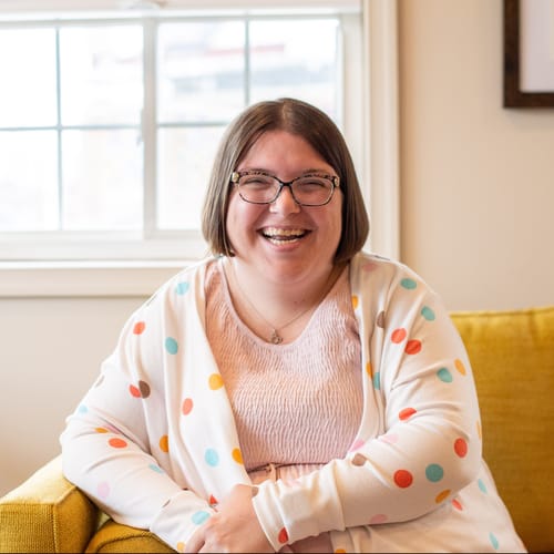 Headshot of Laura Prader, LMHC_OUT_OF_STATE