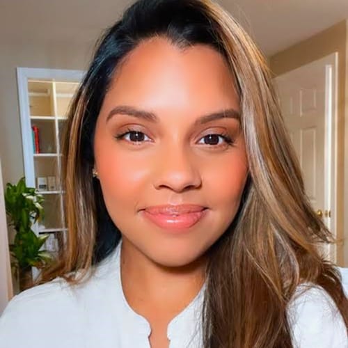 Headshot of Ashley Artiles, LMHC