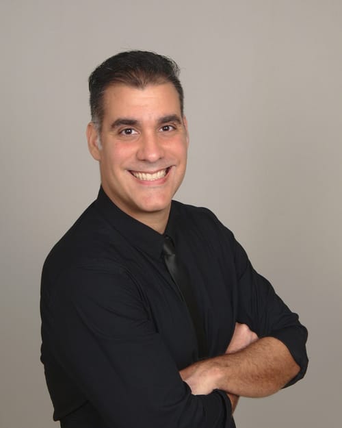 Headshot of Rolando Perez, LCSW
