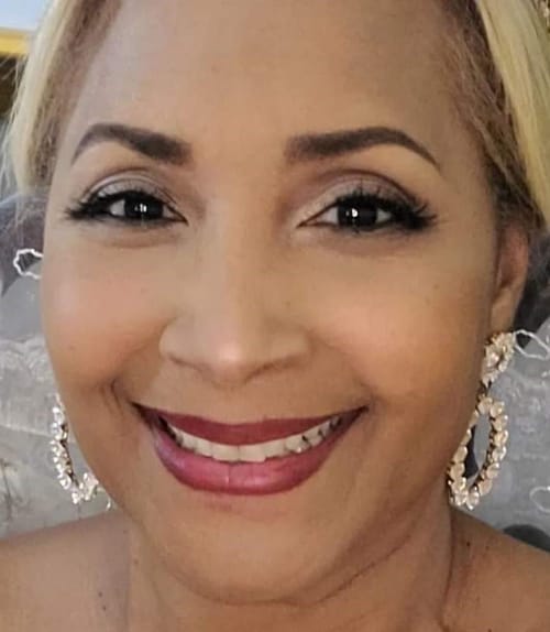 Headshot of Carmonique Roberts Harris, LCSW