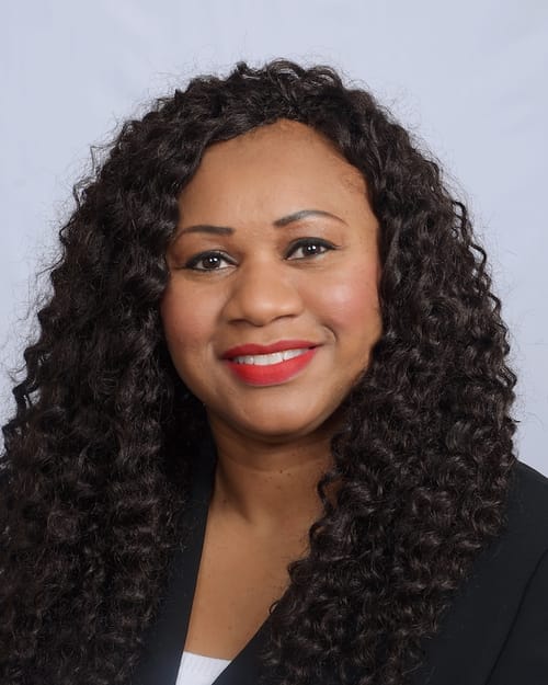 Headshot of Shitonda Johnson, LCSW