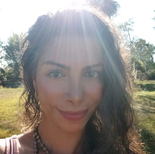 Headshot of Nesreen Hutoczki, LICENSED_PSYCHOLOGIST