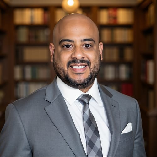 Headshot of Elvin Vallejo, LPC