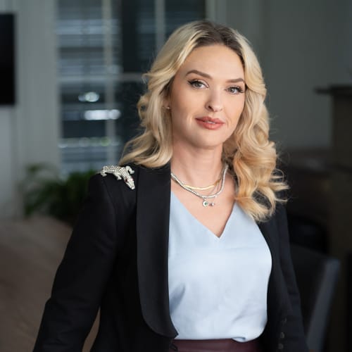 Headshot of Amanda Dossaji, LPC