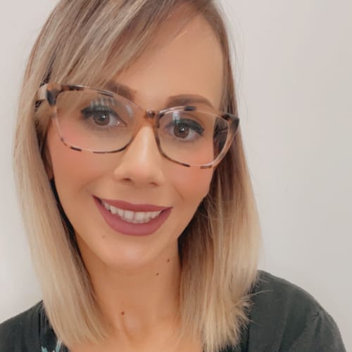 Headshot of Amanda Lewis, LMFT