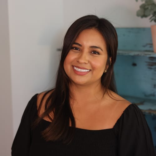 Headshot of Pearl Velasquez, LPC