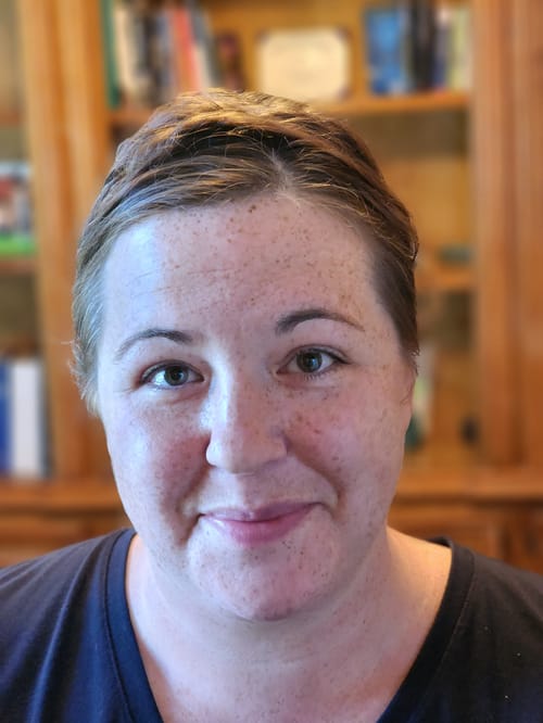 Headshot of Lynnmarie Drawson, LMFT