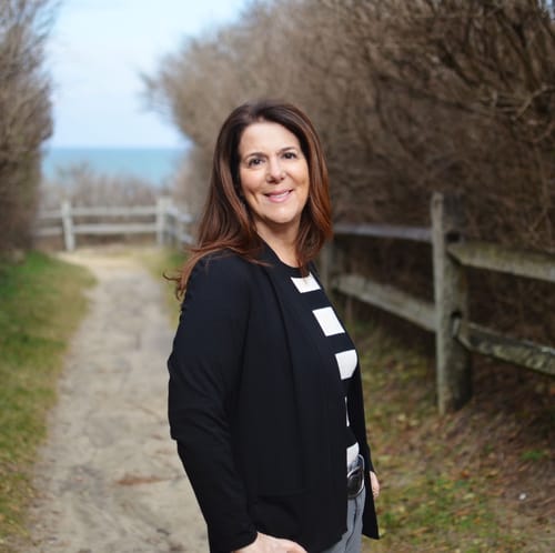 Headshot of Lisa Hood, LCPC
