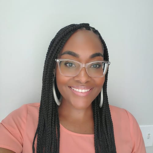 Headshot of Sierriena Robinson, LMFT