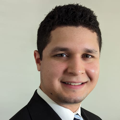 Headshot of Oscar Chavira, LPC