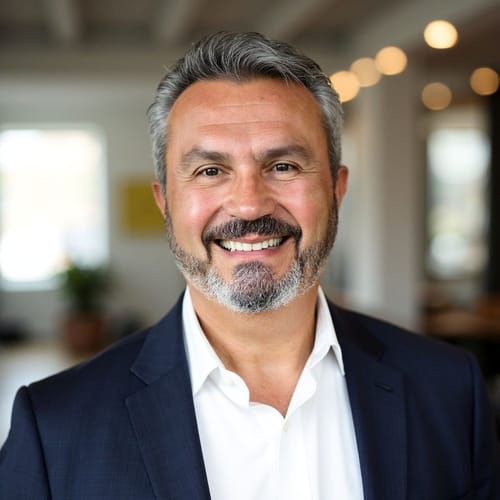 Headshot of Rolando Martinez, LCSW