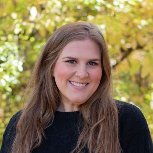 Headshot of Sarina Grant, LMFT