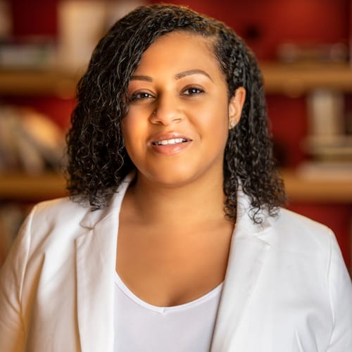 Headshot of Shayla Gray, MFT