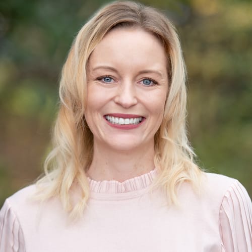 Headshot of Amanda Jones, LCSW