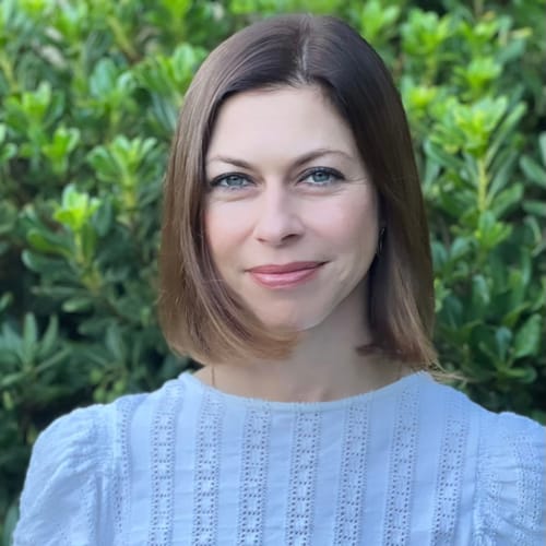 Headshot of Vera Gisis, LCSW