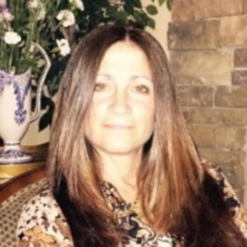 Headshot of Donna Comanda, LCSW
