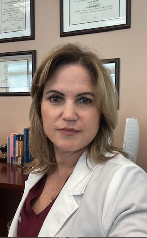 Headshot of Ileana Dominguez Baute, APRN
