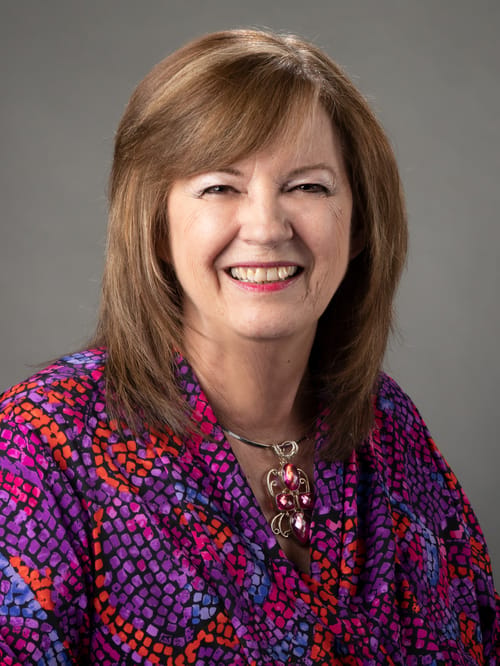 Headshot of Linda Murt, LCSW