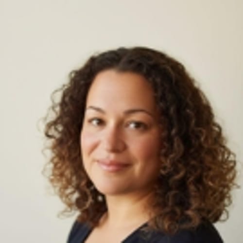 Headshot of Stephanie Almeida, LCSW