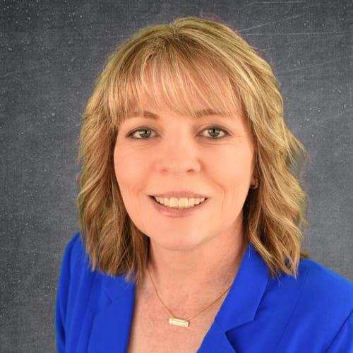Headshot of Elizabeth Bays, LPC