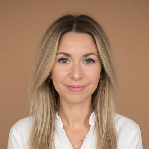 Headshot of Ashley Lewis, LCSW