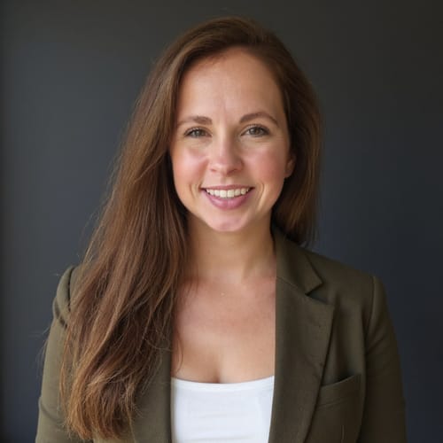Headshot of Laurel Bourgeois, LCSW