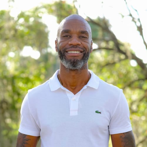 Headshot of Antonio Jones, LMHC