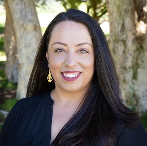 Headshot of Shera Daroga, LCSW