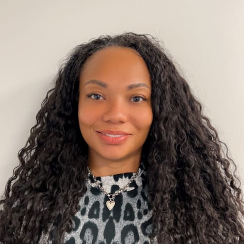Headshot of Shemeika Hunt, LMFT