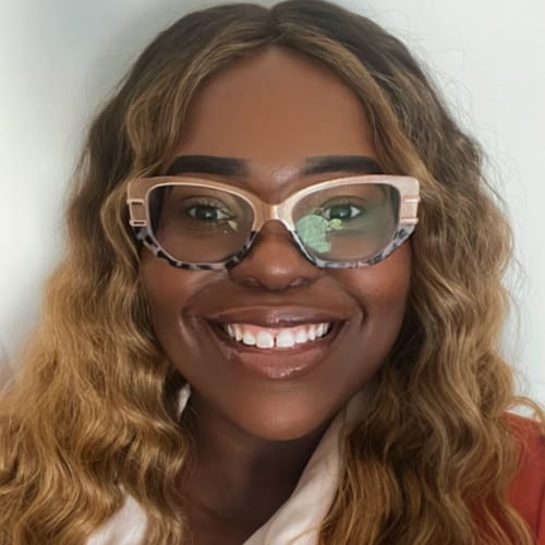 Headshot of Alexusia Dickerson, LPC
