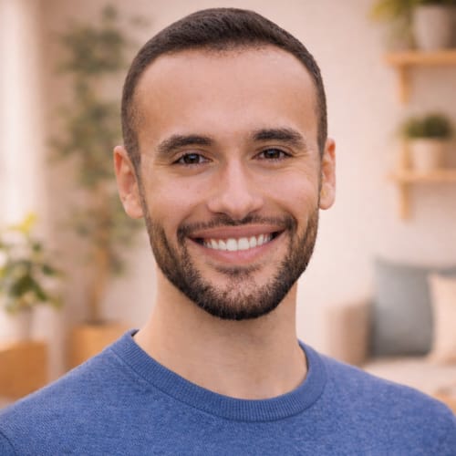 Headshot of Gabi Koyenov, LMFT