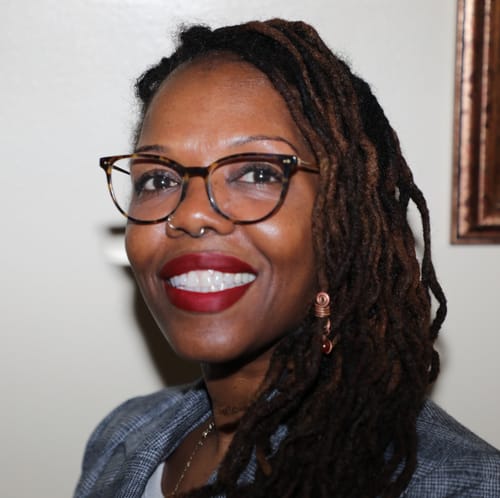 Headshot of Nia Nyree Warner, LCSW