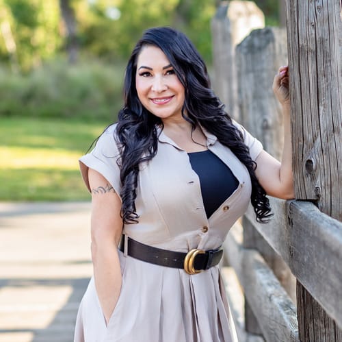 Headshot of Vanessa Armas, LMFT