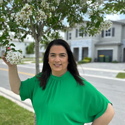 Headshot of Vivianna Meneses, LMFT