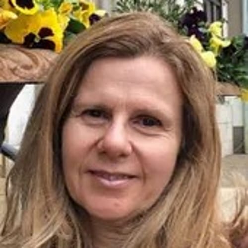 Headshot of Adriana Vandroux, LMHC
