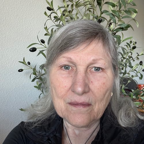 Headshot of Theresa Bowes, LMHC