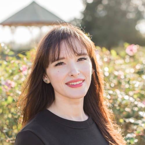Headshot of Donna Xu, LMFT