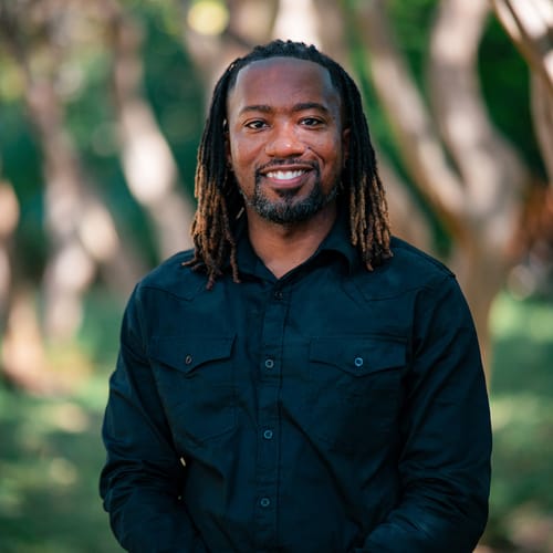 Headshot of Karlos Lyons, LPC