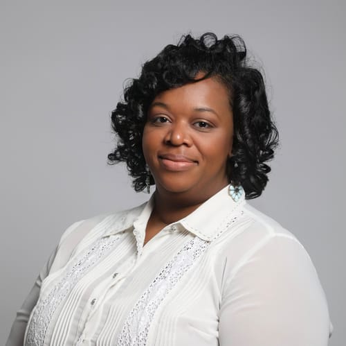 Headshot of Irish O'Neal, LPC