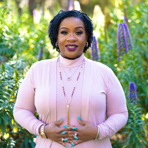 Headshot of Nakia Linzie Shavers, LCSW