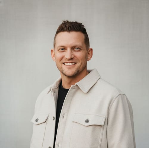 Headshot of Darian Brinton, LMFT