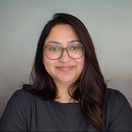 Headshot of Nivedita Elangovan, LCSW
