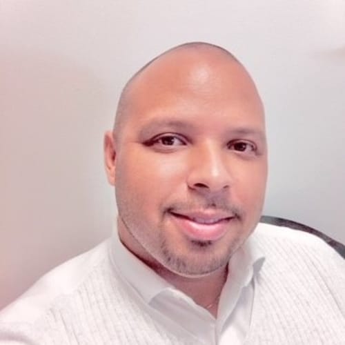 Headshot of Gus Nuñez, LCSW