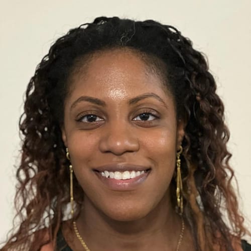 Headshot of Shenell Bourne, LCSW