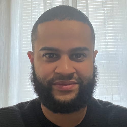 Headshot of Enmanuel Ortega, LMHC
